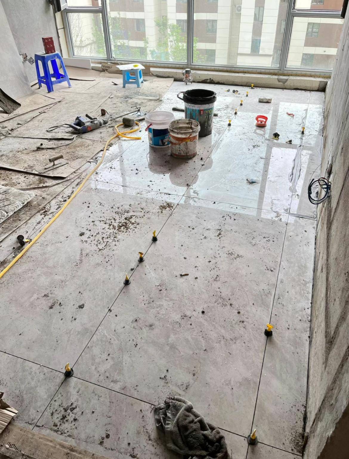 瓷砖修补找啥样的工人做(瓷砖修补找啥样的工人做好)